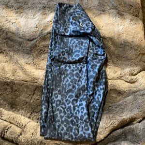 Zyia black scrunch leggings